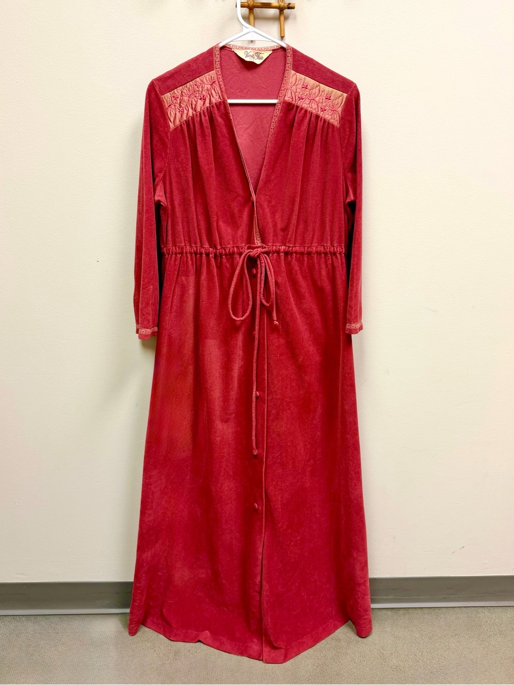 60s-70s Vintage ⚜️Vanity Fair Butterfly & Floral Embroidered Velour Robe